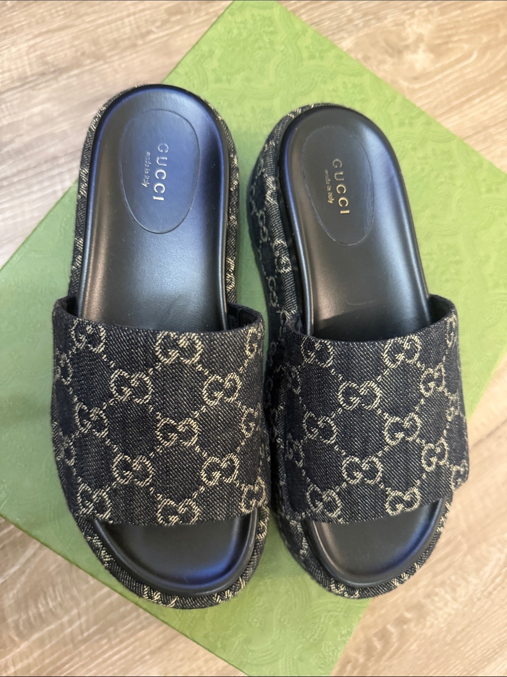 Gucci Black and Ivory Women's Sandals Box Label